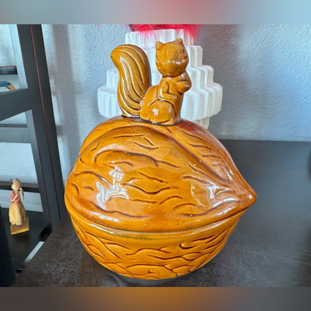 Vintage Ceramic Squirrel Nut Container Bowl - Picture 3 of 11